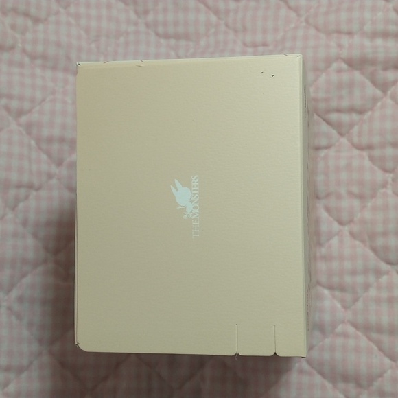 POP MART Have A Seat Labubu Plush Keychain / Bag Charm (DADA) - Picture 6 of 7